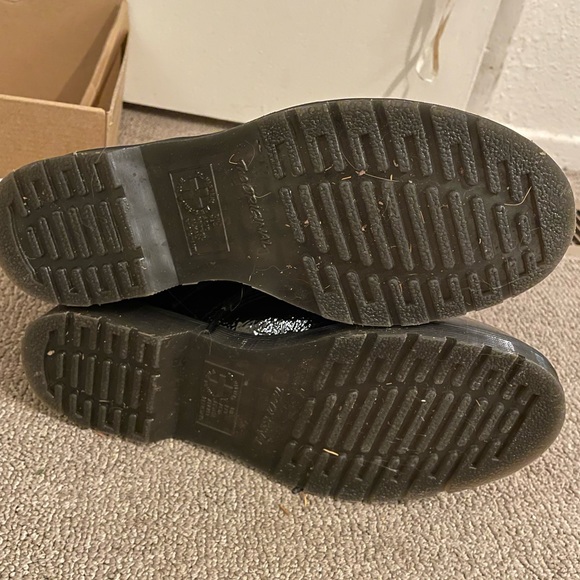 Dr Martens Distressed Patent Leather 8 Hole Docs Black Sz 9 - Picture 4 of 7